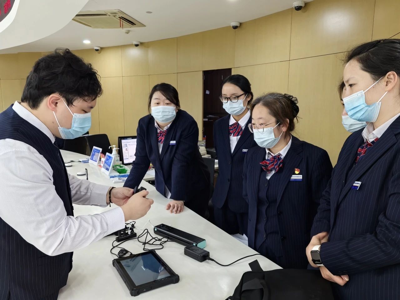 【为民办实事】上门办、高效办、安心办